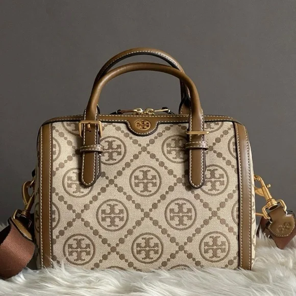 💰SOLD - 83970 - Tory Burch Monogram Jacquard Barrel Bag - Picture 5 of 16
